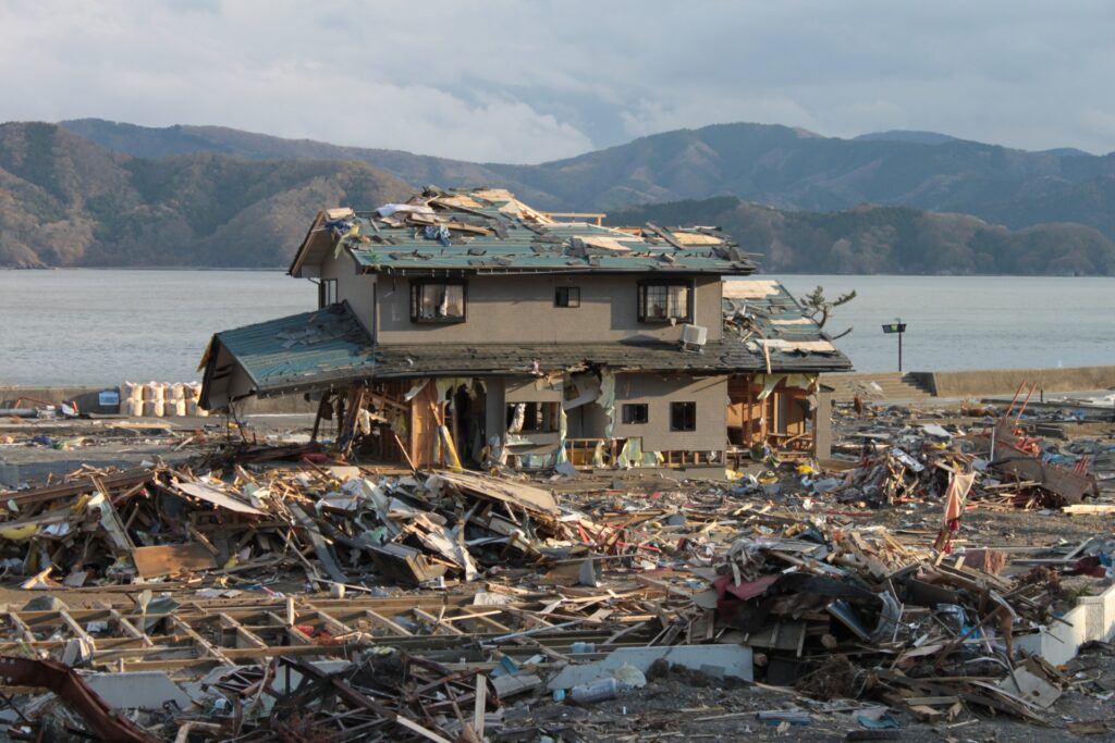 東日本大震災の被害を受けた壊滅した町
